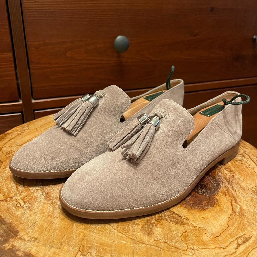 Franco Sarto Suede Loafers with Tassels in shade “cocco” (beige pink color)